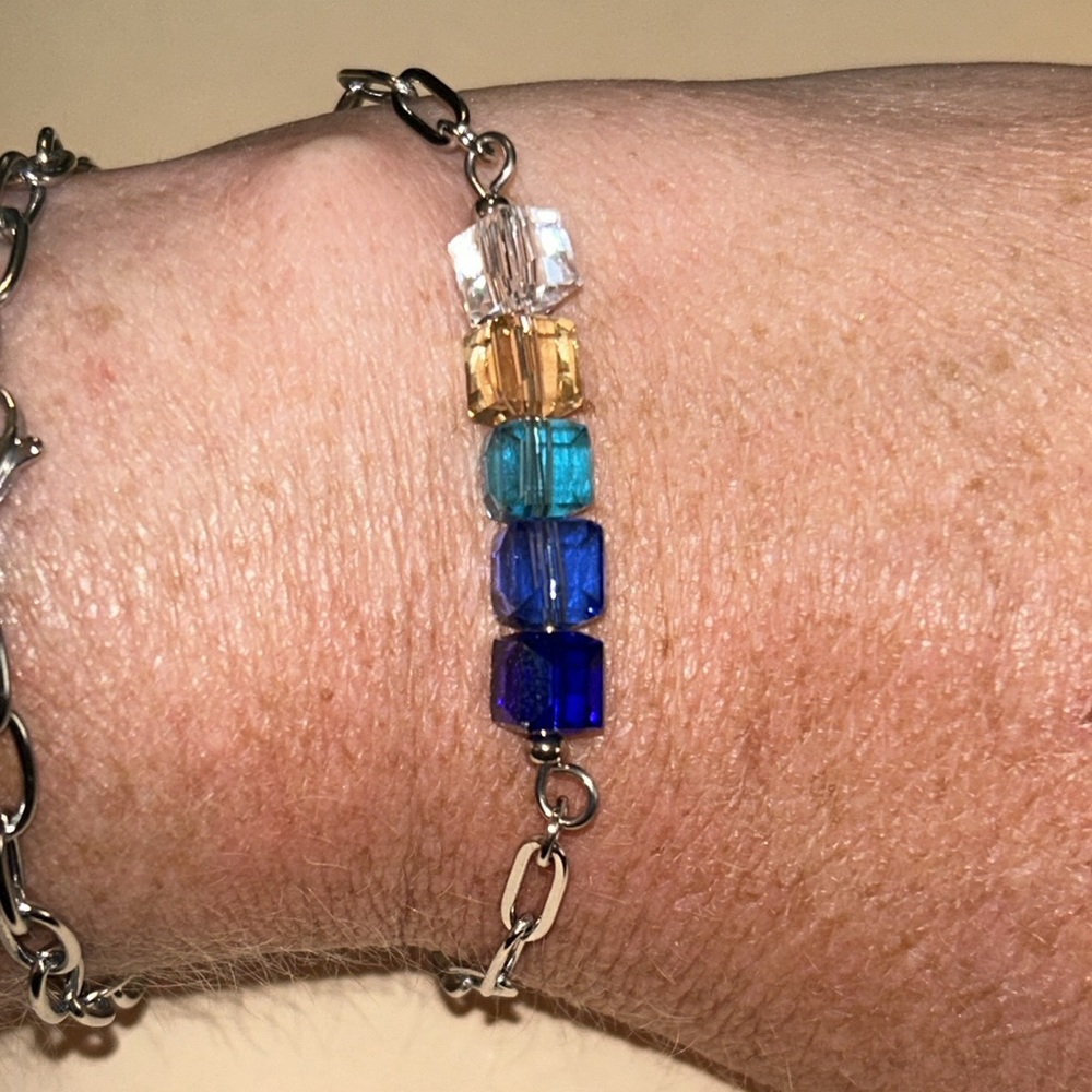 Elegant Multi-Color Cube Bracelet with Seashell Charm